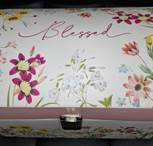 Load image into Gallery viewer, Pink Pamper Her Gift Box Set #B247-6 (PICKUP) SALE PRICE